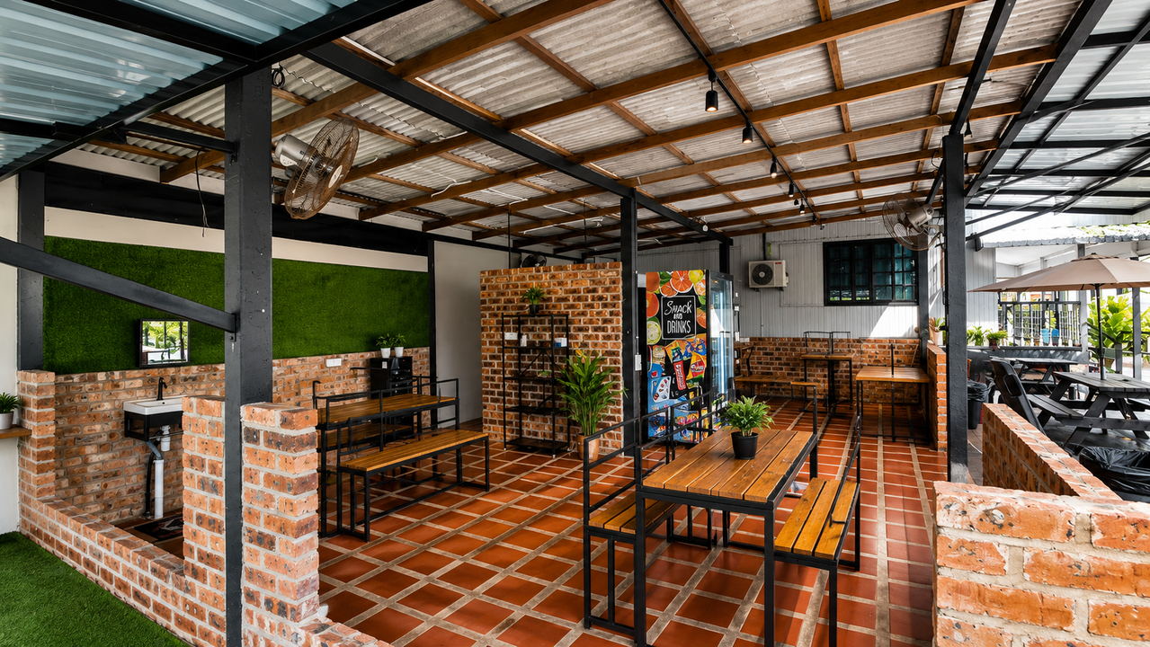 Cafe & vending machine area